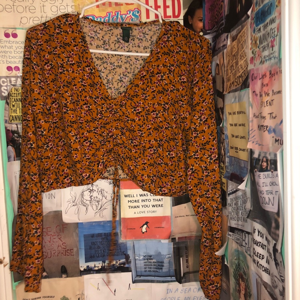 NWOT super cute long sleeve crop top - Picture 1 of 4